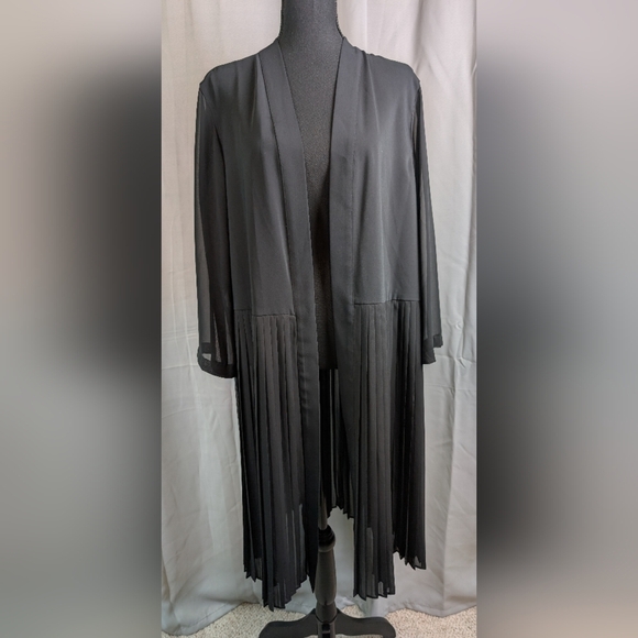 Alfani Black Flowing Cape with Relaxed Fit - Picture 1 of 7